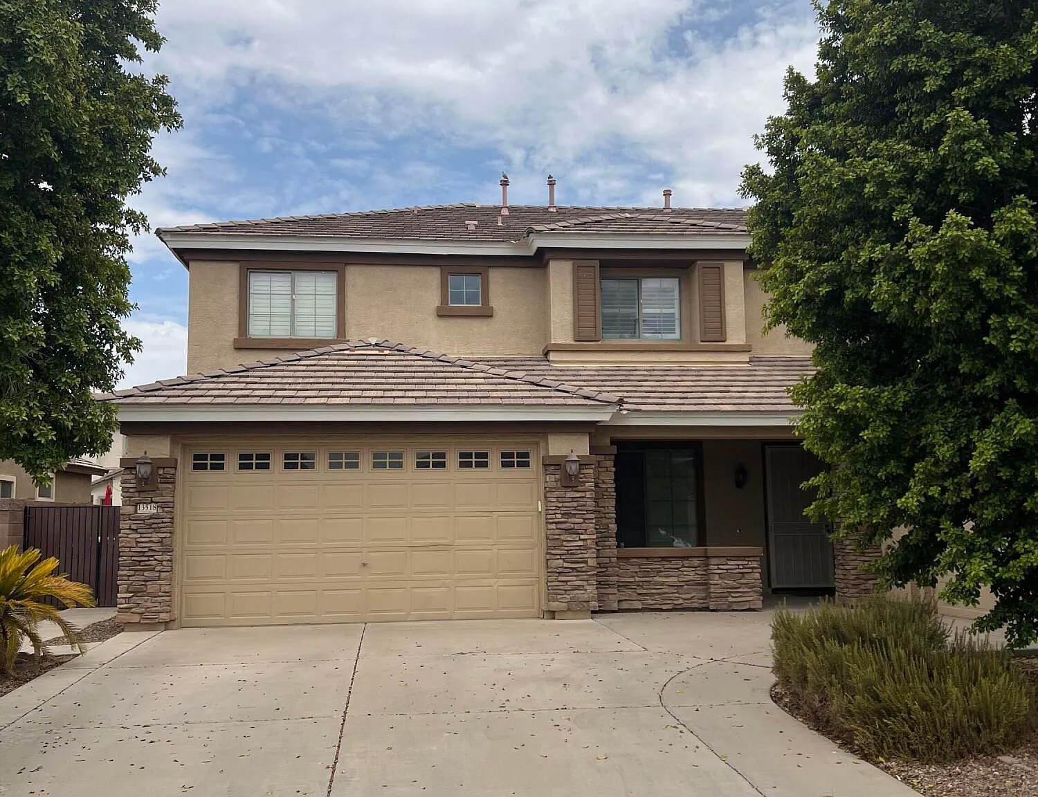 5 bed, 3.0 bath, 3626 sqft, $2,700 — Photo 2