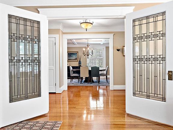 5th image of 220 W 53rd St