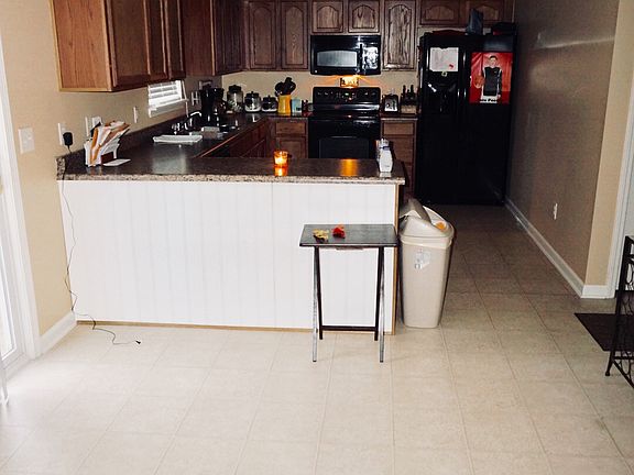 3rd image of 933 Cobble Dr