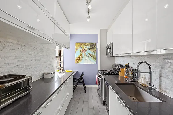 Sold by R New York | media 4