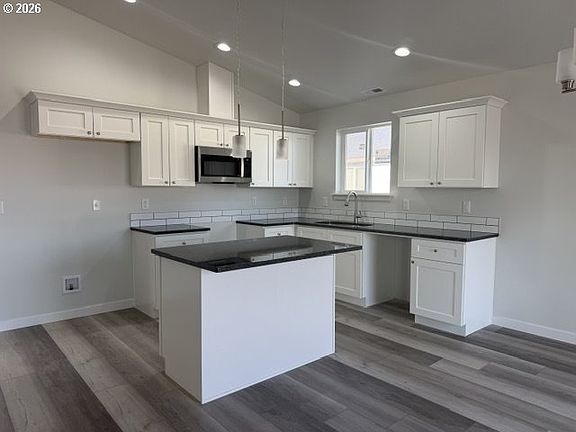 3rd image of 740 SE New Dream Ave