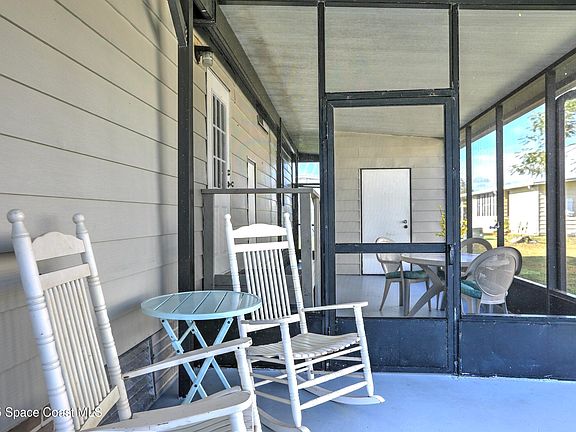 5th image of 625 Oleander Cir