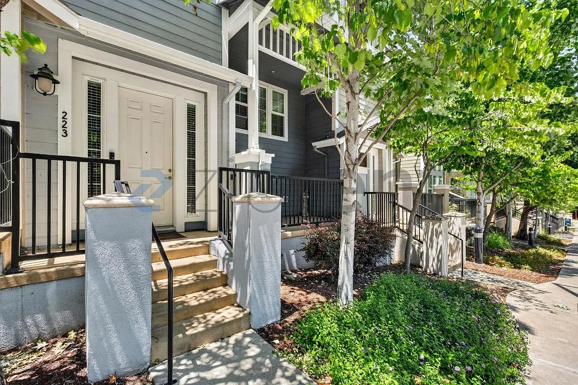 3 bed, 2.5 bath, 1848 sqft, $4,200 — Photo 3