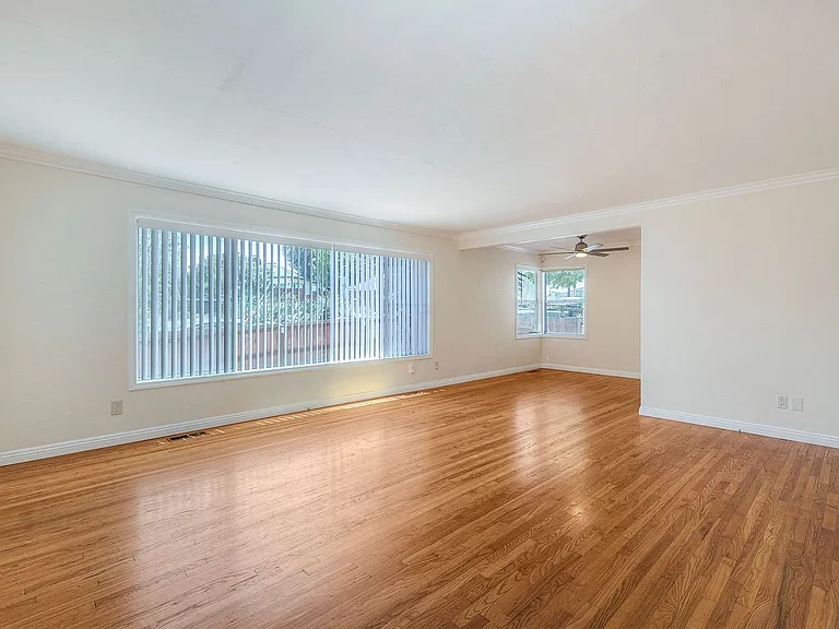 8800 Hayes St — Photo 28