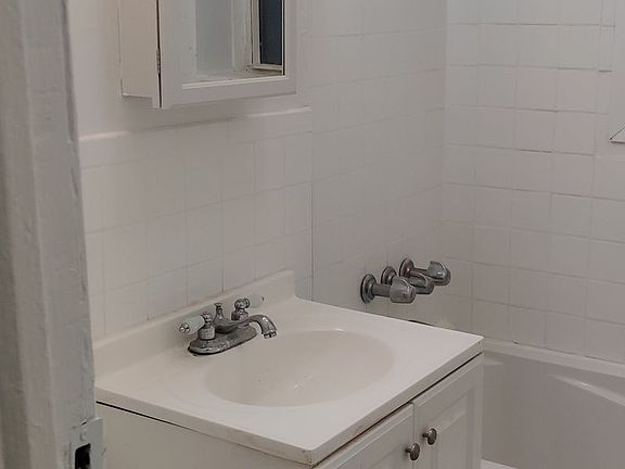 4th image of 1820 Avenue V APT 1H