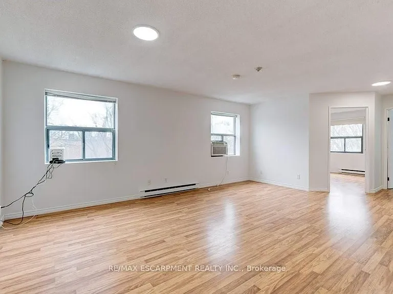 175 Hunter St E #207 — Photo 5