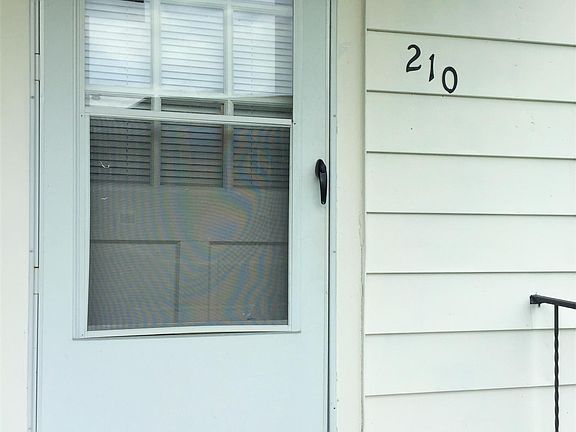 3rd image of 210-212 Lakewood Dr SE