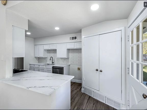 3rd image of 912 Warfield Way