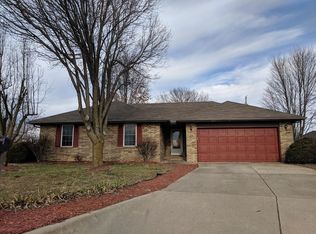 701 S Poplar St, Nixa, MO 65714