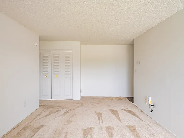 Riverside Village Apartments — Photo 67