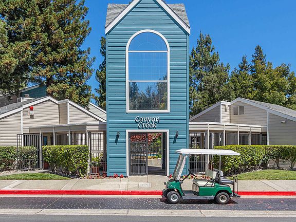Canyon Creek Apartments Leasing Office Entrance