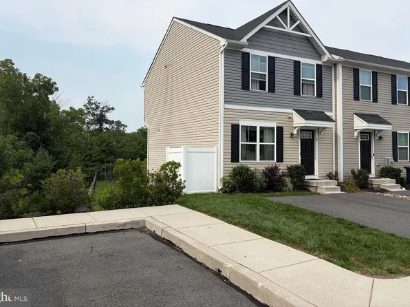 15 Castle Dr, Gilbertsville, PA 19525