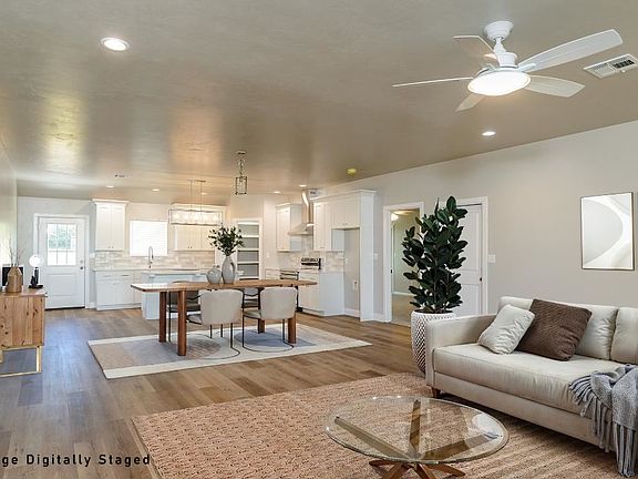4th image of 504 E Frisco St