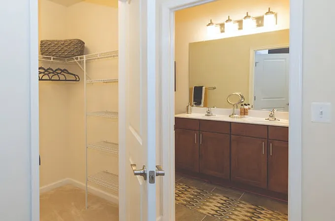 Oakmont Village Apartments — Photo 6