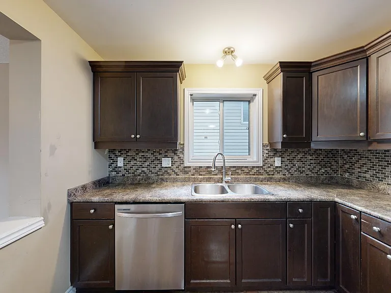 961 Blythwood Rd — Photo 12