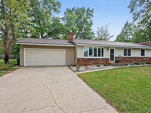 2nd image of 1024 Lakeview Dr