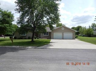 1022 E Fairview St, Centralia, MO 65240