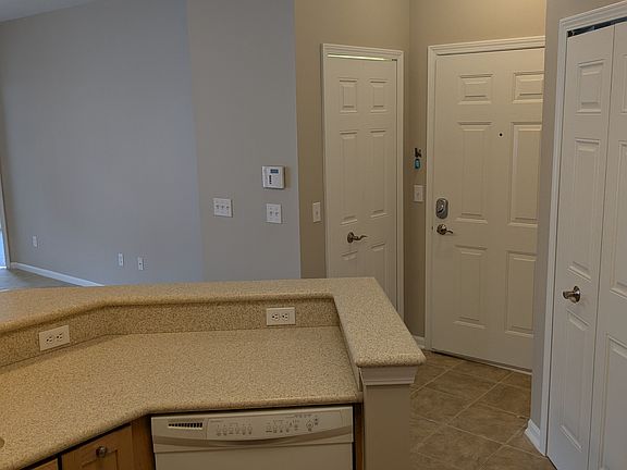 4th image of 959 E Summerfield Glen Cir