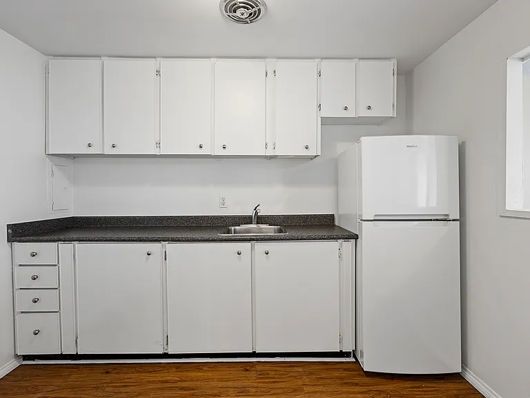 285 Loretta Ave S — Photo 40