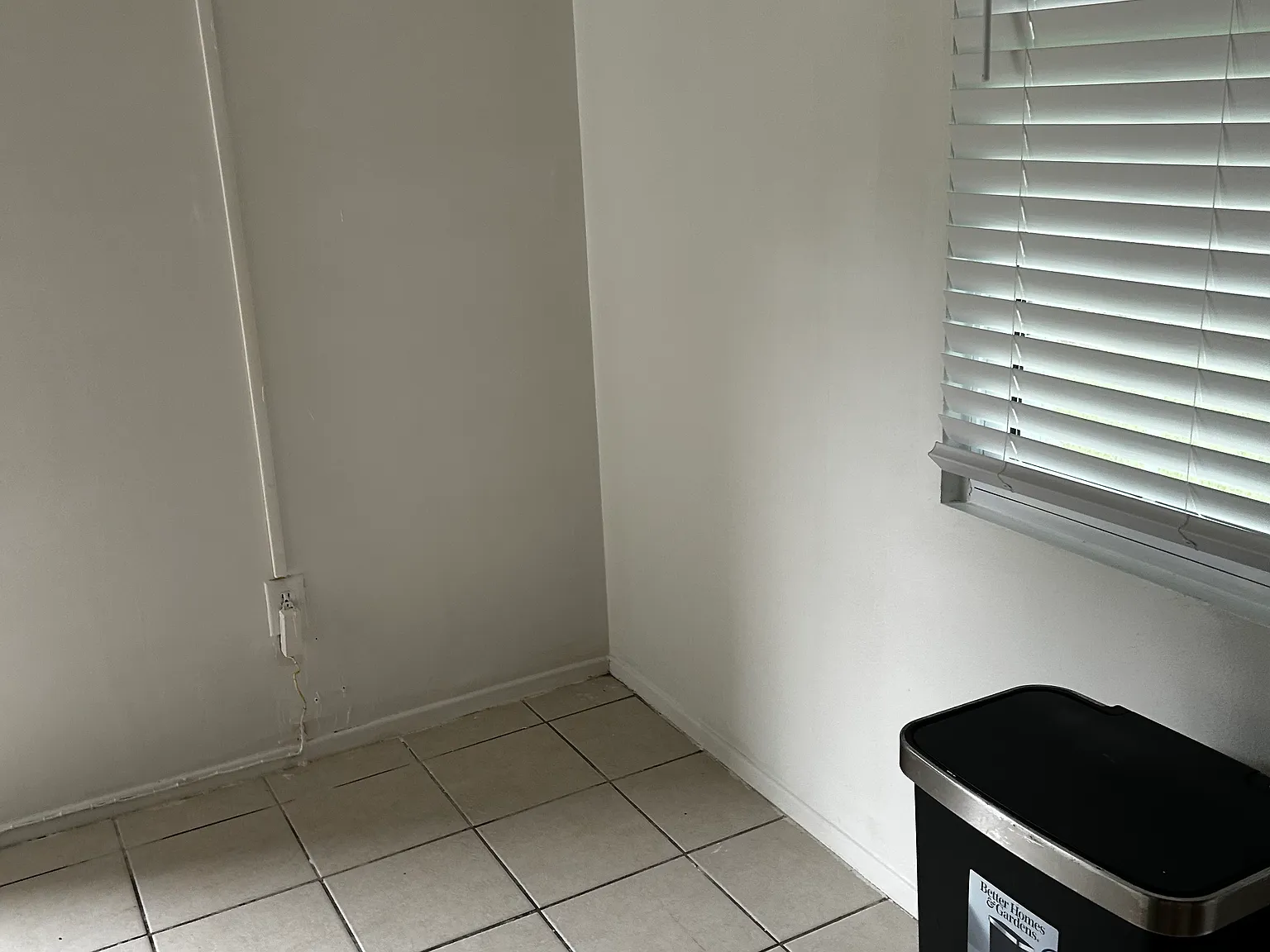 3 bed, 1.5 bath, 1200 sqft, $700 — Photo 3