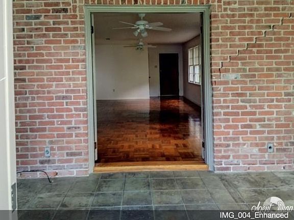 4th image of 101 S Wren St