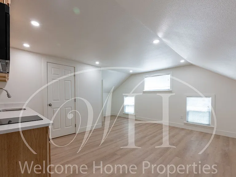 209 SE 6th St — Photo 7
