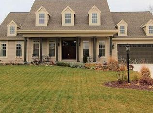 13755 W Foxwood Dr, New Berlin, WI 53151