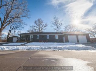 303 E Nile St, Cairo, NE 68824