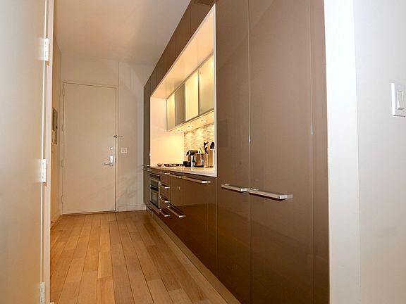 3rd image of 75 Wall St APT 21H