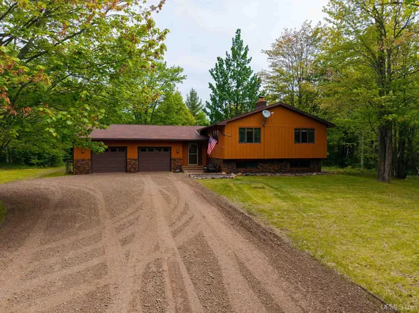326 County Rd, Negaunee, MI 49866