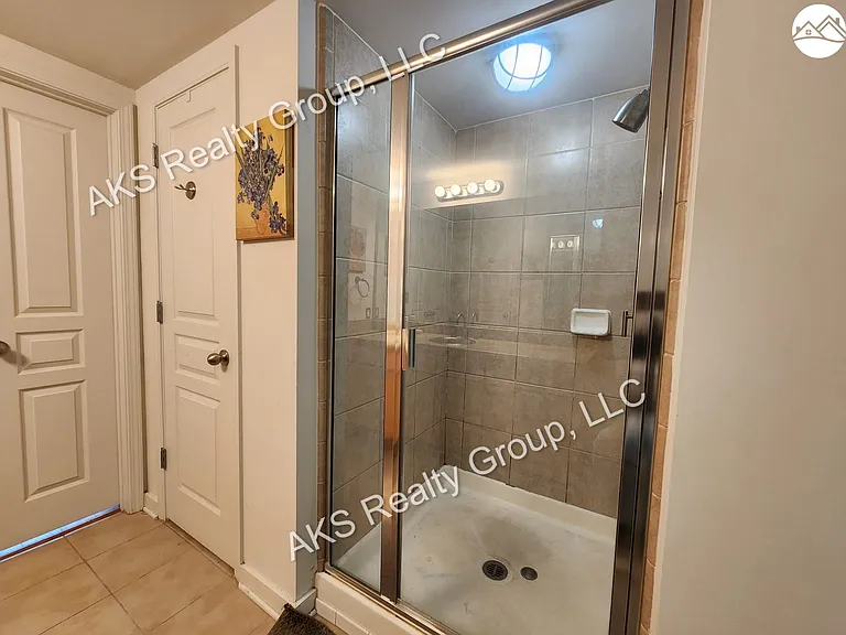 401 20th St #209 — Photo 8