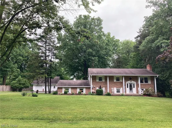 4756 Holmeswood Dr, Winona, OH 44493