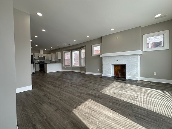 3rd image of 1992 Virginia Park St #2