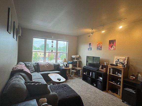 3rd image of 312 Wisconsin St #305