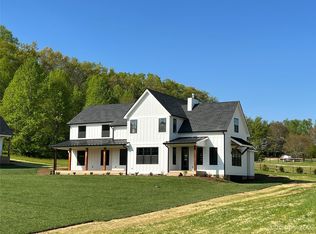 102 Wintercress Dr, Mills River, NC 28759