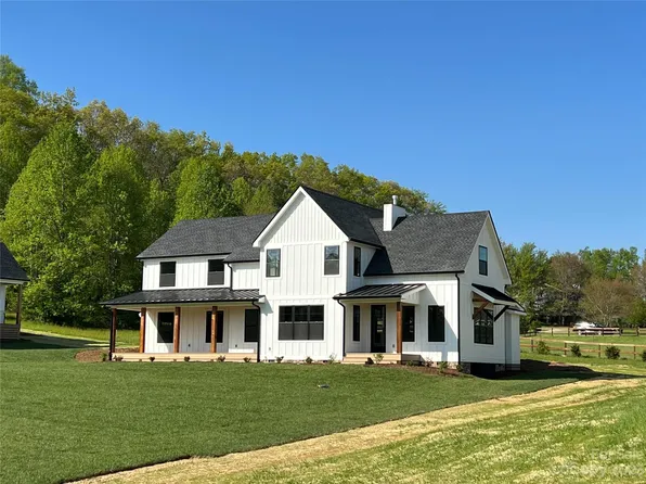 102 Wintercress Dr, Mills River, NC 28759