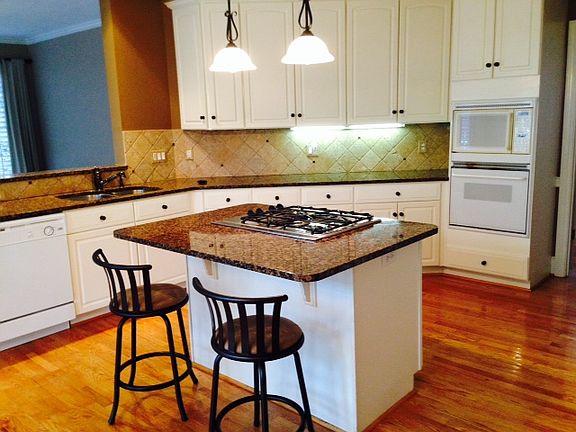 Center Island w/Gas Cooktop