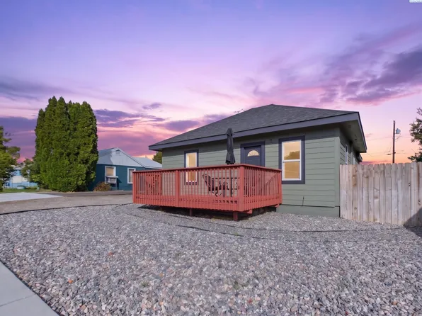 810 9th St, Benton City, WA 99320