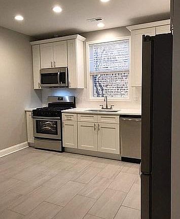 3rd image of 4336 N Sawyer Ave #3