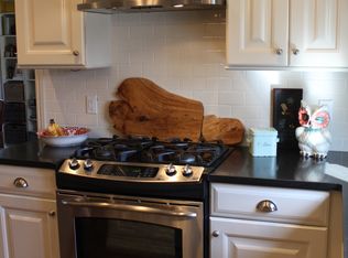 5649 Hobnail Cir, West Bloomfield, MI 48322