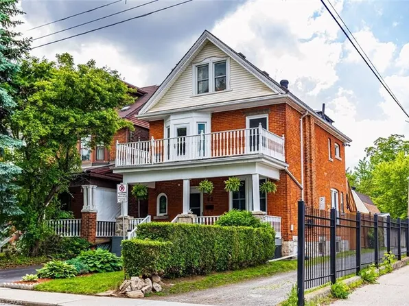 82 Burris St, Hamilton, ON L8M 2J5
