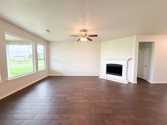 3rd image of 211 Spring Creek Cir