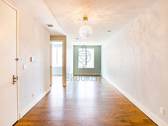 3rd image of 575 Van Buren St #2L