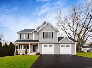 40 Perry Ln, Stratford, CT 06614