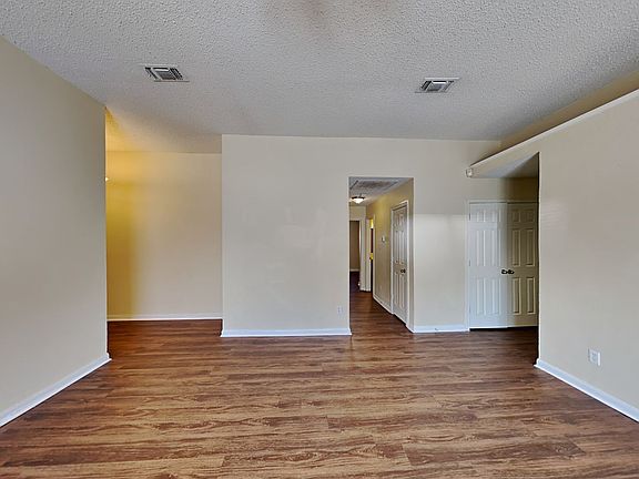 4th image of 4020 Cypress Gardens Dr