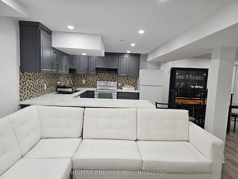 16 Vineyard Ct #B — Photo 7