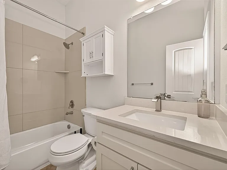 2211 Silverbonnet St — Photo 25