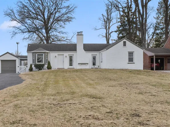 20 Maple Dr, Belleville, IL 62220