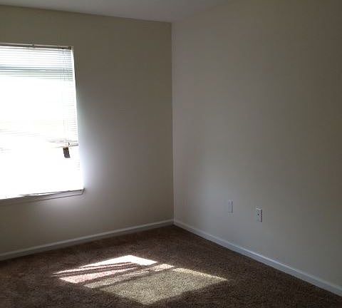 4th image of 91 Moultrie Village Ln