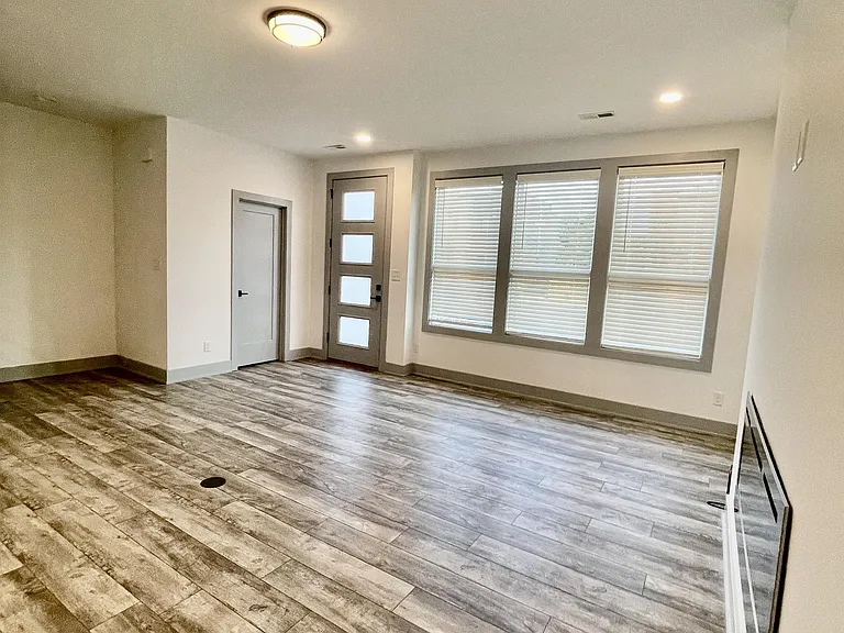 420 Breezewood Dr #107 — Photo 38